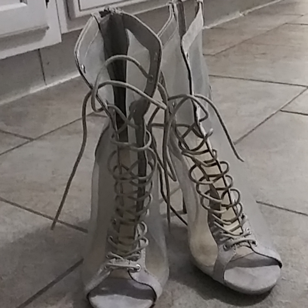 Shoes - Picture 5 of 7